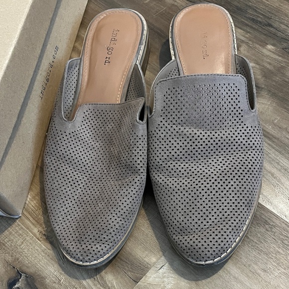 Indigo Rd. Taupe Mule - Picture 2 of 6
